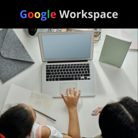 due bambini davanti ad un compueter e scritta Google Workspace